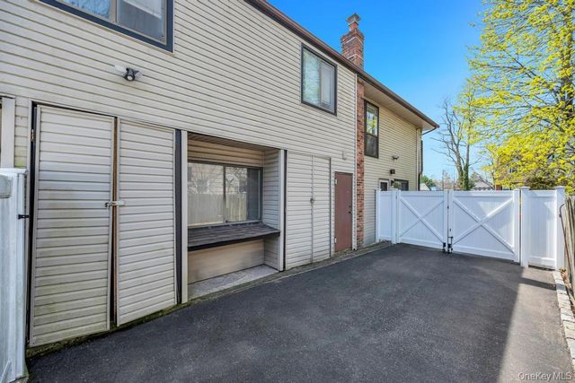 41 Oakley Avenue, Massapequa, NY 11758