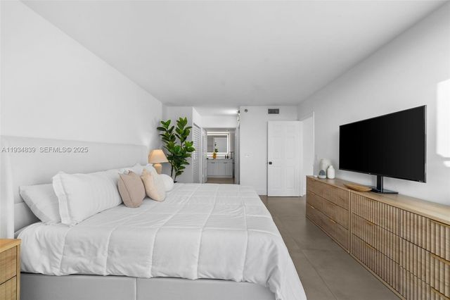 3300 NE 191st St 1813, Aventura, FL 33180