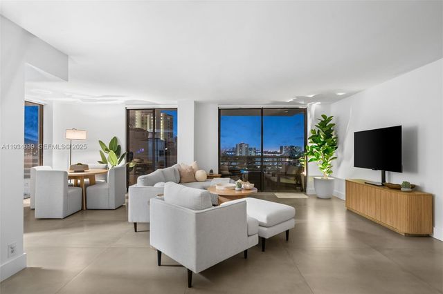 3300 NE 191st St 1813, Aventura, FL 33180