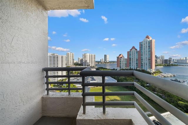 3300 NE 191st St 1813, Aventura, FL 33180