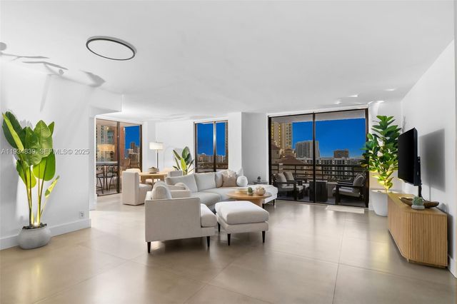 3300 NE 191st St 1813, Aventura, FL 33180