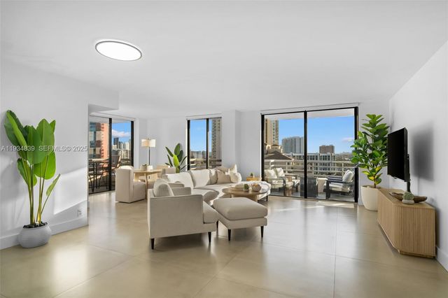 3300 NE 191st St 1813, Aventura, FL 33180