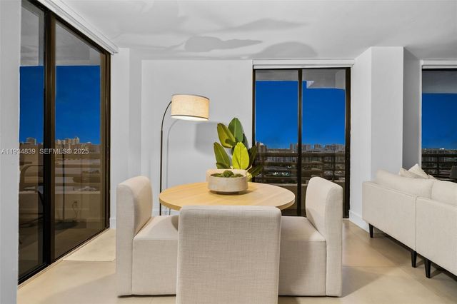 3300 NE 191st St 1813, Aventura, FL 33180