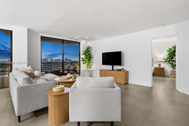 3300 NE 191st St 1813, Aventura, FL 33180