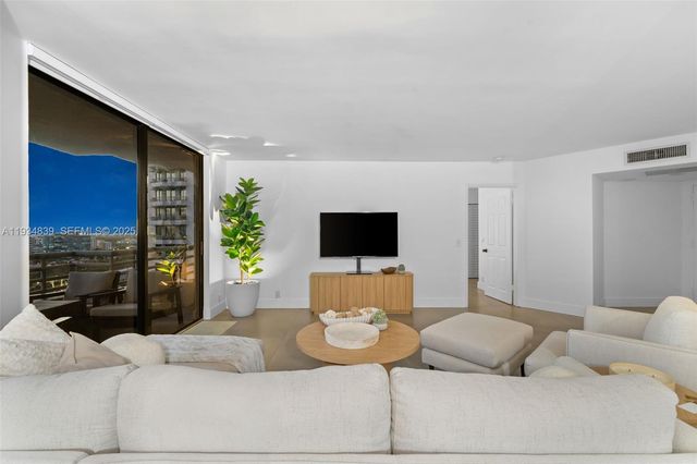 3300 NE 191st St 1813, Aventura, FL 33180