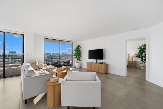 3300 NE 191st St 1813, Aventura, FL 33180