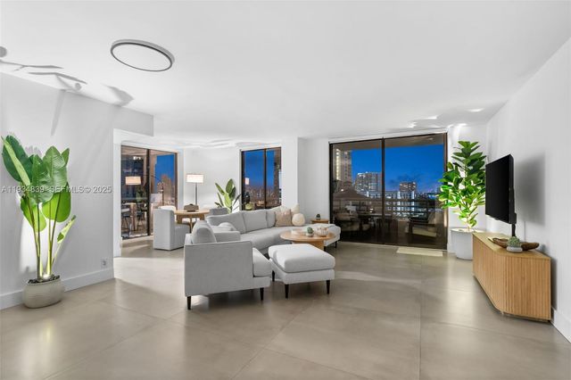 3300 NE 191st St 1813, Aventura, FL 33180