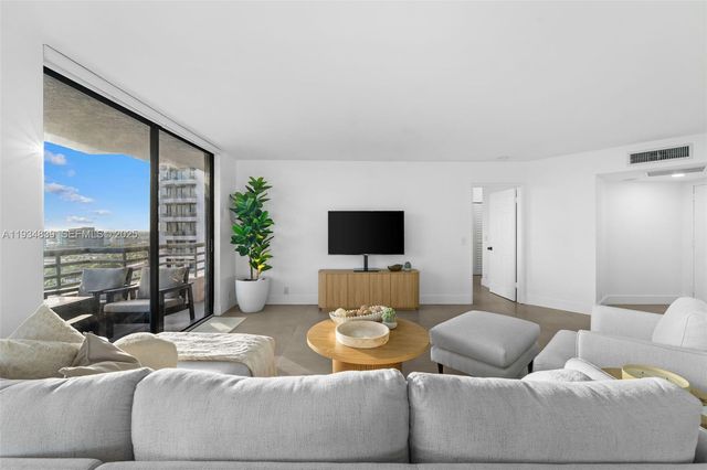 3300 NE 191st St 1813, Aventura, FL 33180