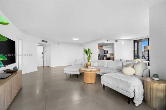 3300 NE 191st St 1813, Aventura, FL 33180