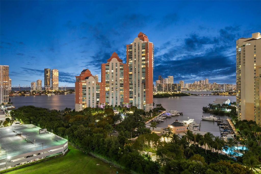 3300 NE 191st St 1813, Aventura, FL 33180