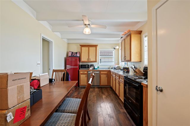 40 Lakeside Drive, Hitchcock, TX 77563