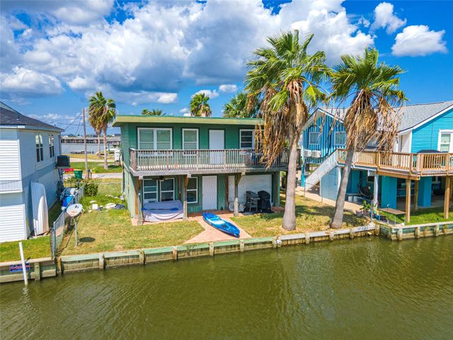 40 Lakeside Drive, Hitchcock, TX 77563