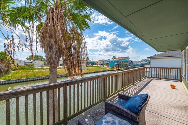 40 Lakeside Drive, Hitchcock, TX 77563
