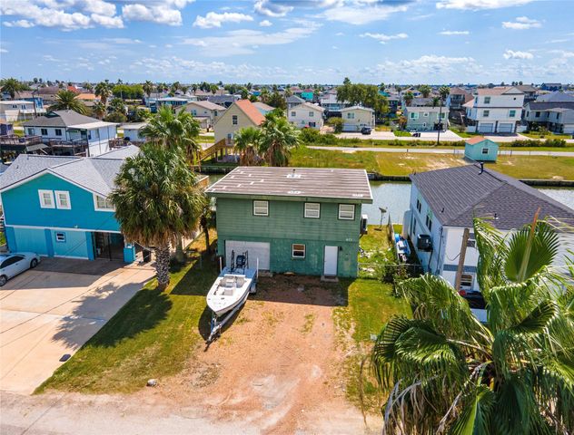 40 Lakeside Drive, Hitchcock, TX 77563