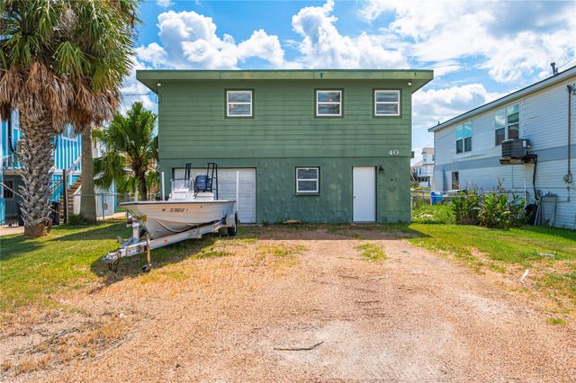 40 Lakeside Drive, Hitchcock, TX 77563
