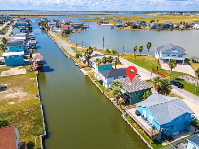 40 Lakeside Drive, Hitchcock, TX 77563