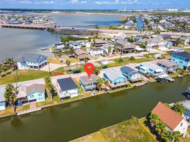 40 Lakeside Drive, Hitchcock, TX 77563