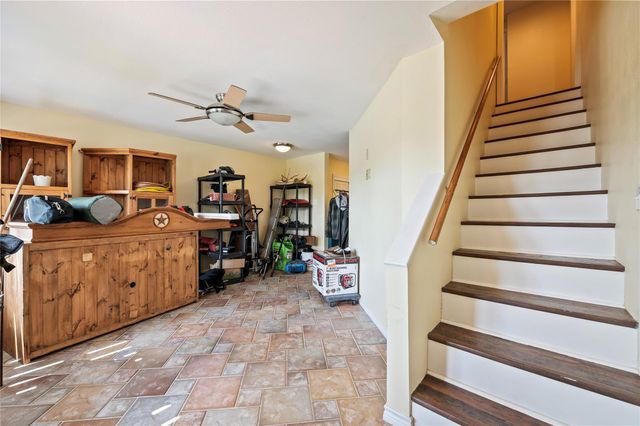 40 Lakeside Drive, Hitchcock, TX 77563
