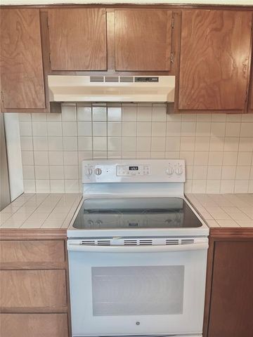 309 Falcon Court, Norman, OK 73069