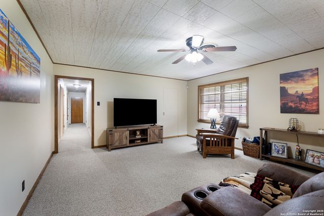 1109 27th, Hondo, TX 78861