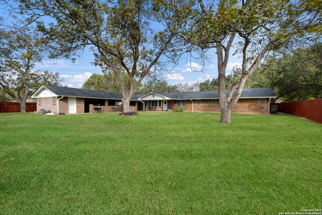 1109 27th, Hondo, TX 78861