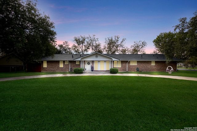 1109 27th, Hondo, TX 78861