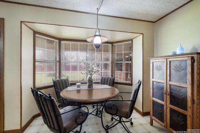 1109 27th, Hondo, TX 78861