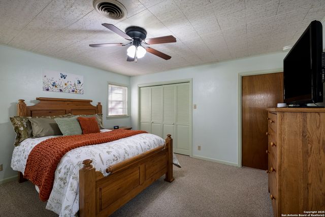 1109 27th, Hondo, TX 78861