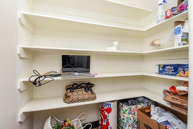 87 Blue Creek Place, The Woodlands, TX 77382