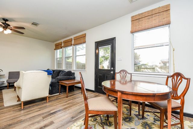 87 Blue Creek Place, The Woodlands, TX 77382