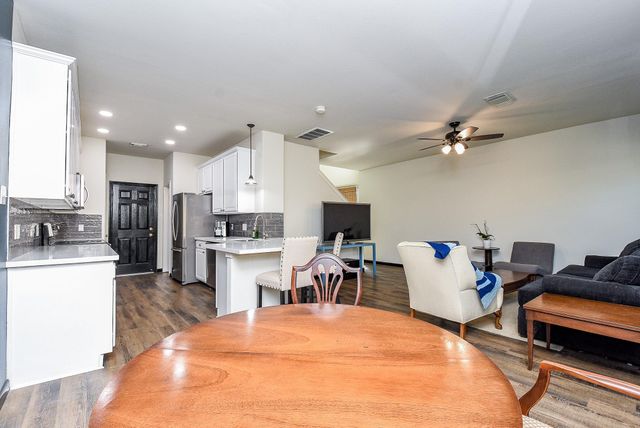 87 Blue Creek Place, The Woodlands, TX 77382