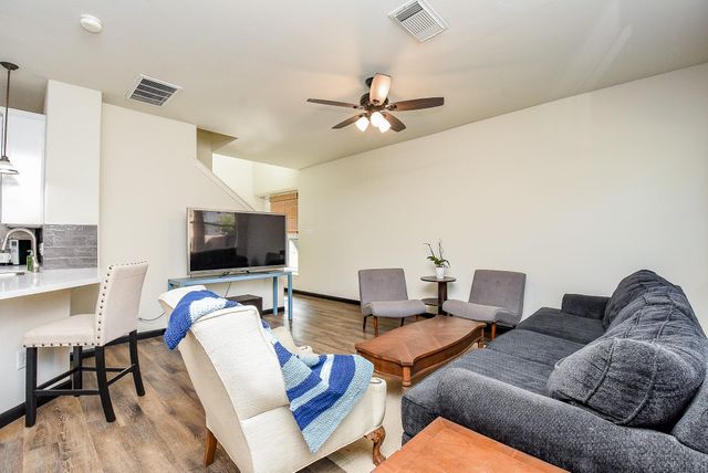 87 Blue Creek Place, The Woodlands, TX 77382