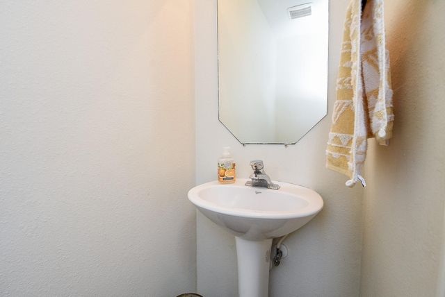 87 Blue Creek Place, The Woodlands, TX 77382