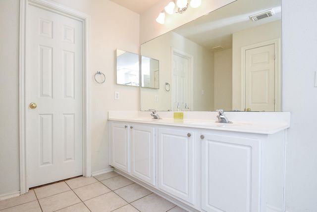 87 Blue Creek Place, The Woodlands, TX 77382