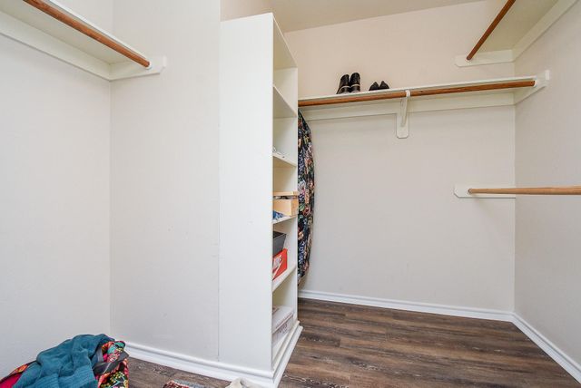 87 Blue Creek Place, The Woodlands, TX 77382