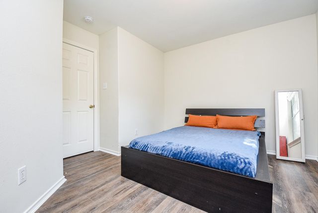 87 Blue Creek Place, The Woodlands, TX 77382