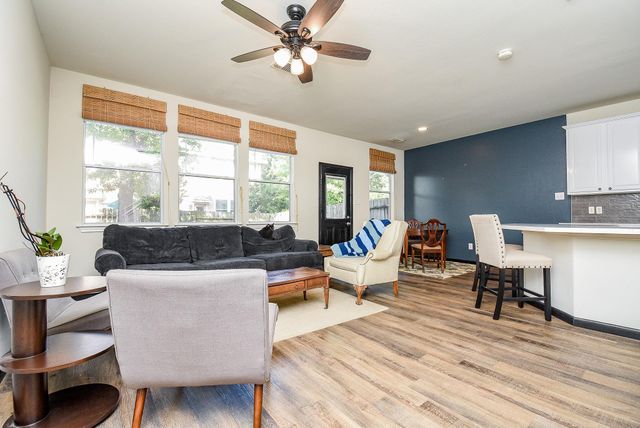 87 Blue Creek Place, The Woodlands, TX 77382