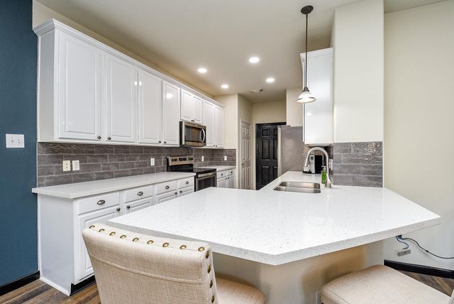 87 Blue Creek Place, The Woodlands, TX 77382