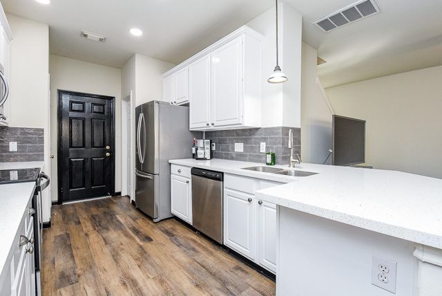 87 Blue Creek Place, The Woodlands, TX 77382