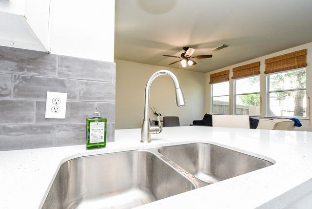 87 Blue Creek Place, The Woodlands, TX 77382