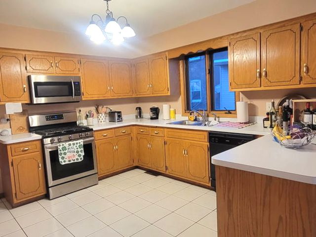 14241 Mackinaw Avenue, Burnham, IL 60633