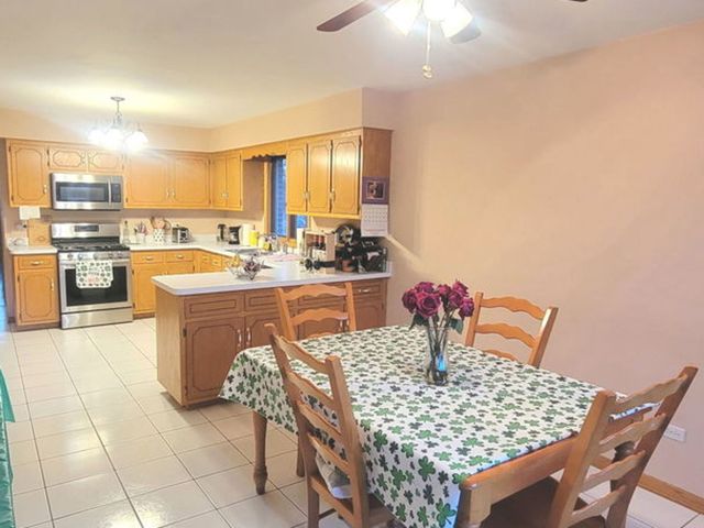 14241 Mackinaw Avenue, Burnham, IL 60633