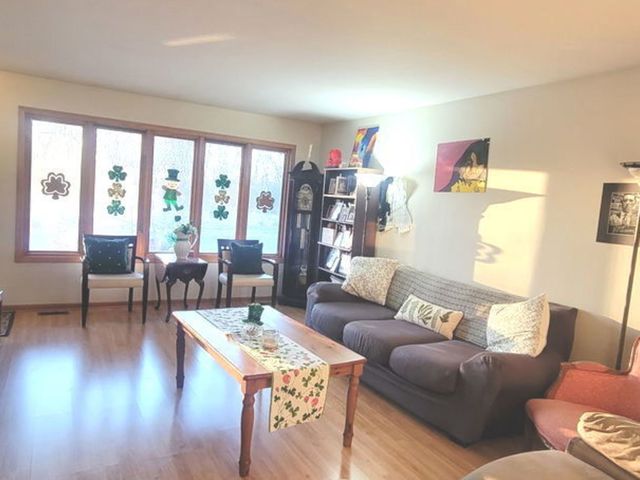 14241 Mackinaw Avenue, Burnham, IL 60633