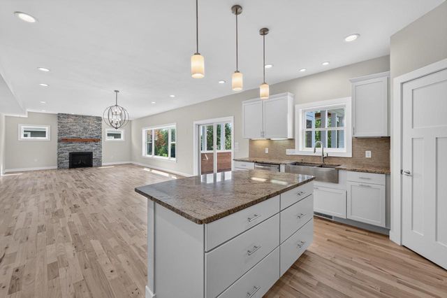 1120 N Division Street, Waunakee, WI 53597