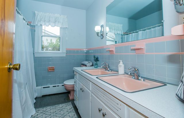 355 WESTVIEW ST, Dayton, VA 22821