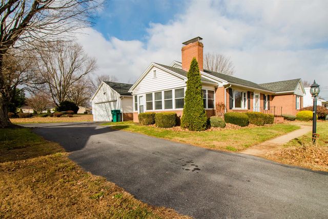 355 WESTVIEW ST, Dayton, VA 22821