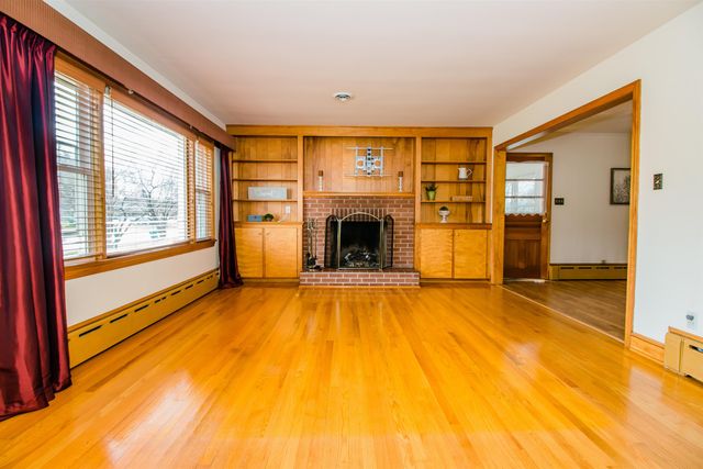 355 WESTVIEW ST, Dayton, VA 22821