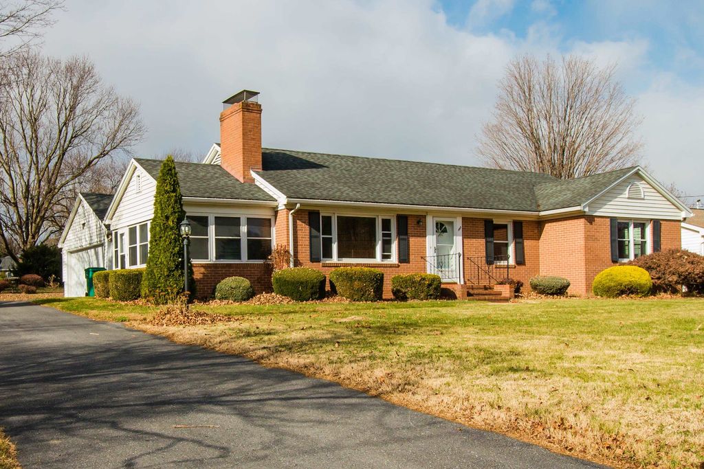 355 WESTVIEW ST, Dayton, VA 22821