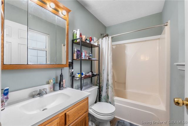 917 Valley View Road, New Albany, IN 47150