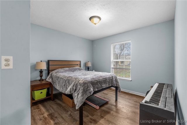 917 Valley View Road, New Albany, IN 47150